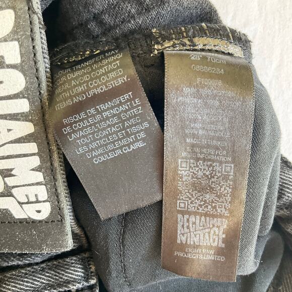 Reclaimed Vintage Women Summer Jean Shorts, size 28, Black - Picture 9 of 11